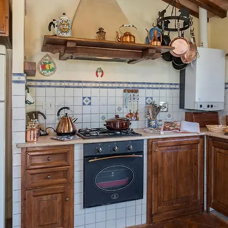 Casale Al Doglio 6&1, Emma San Venanzo